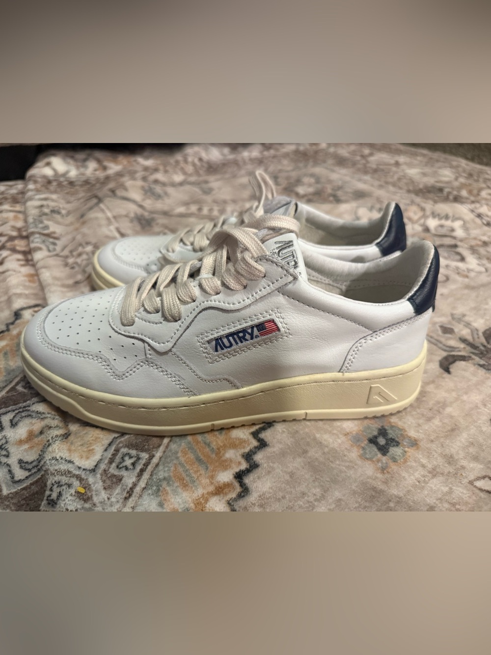 AUTRY MEDALIST LOW TOP SNEAKERS NEW 38 - Picture 7 of 7